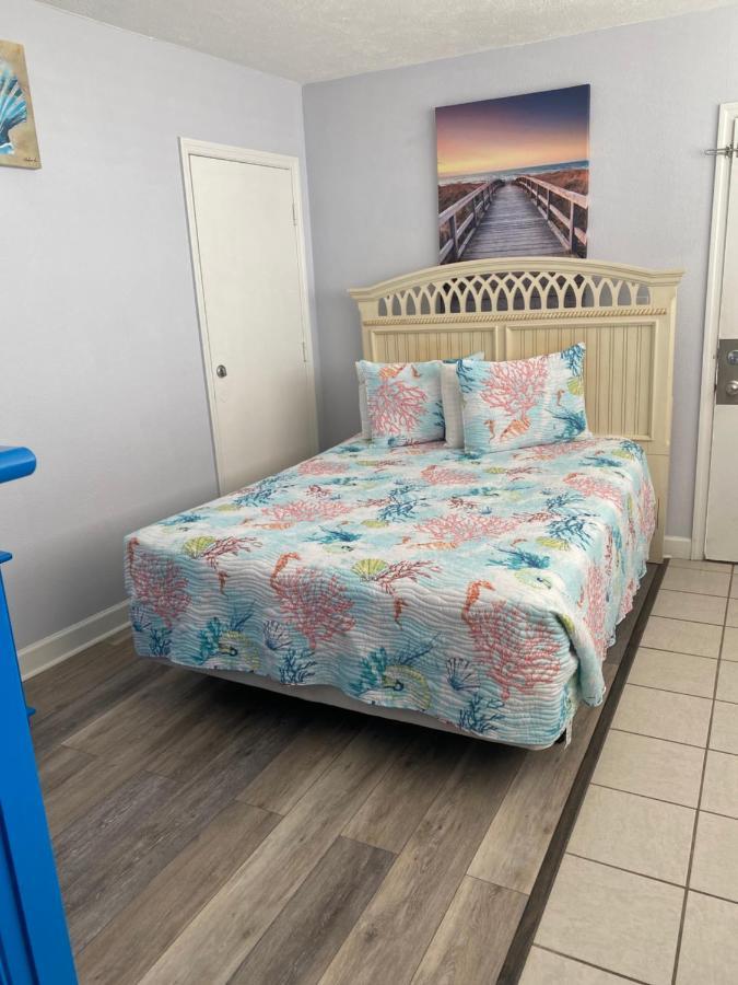 Sea Dip Beach Resort Daytona Beach